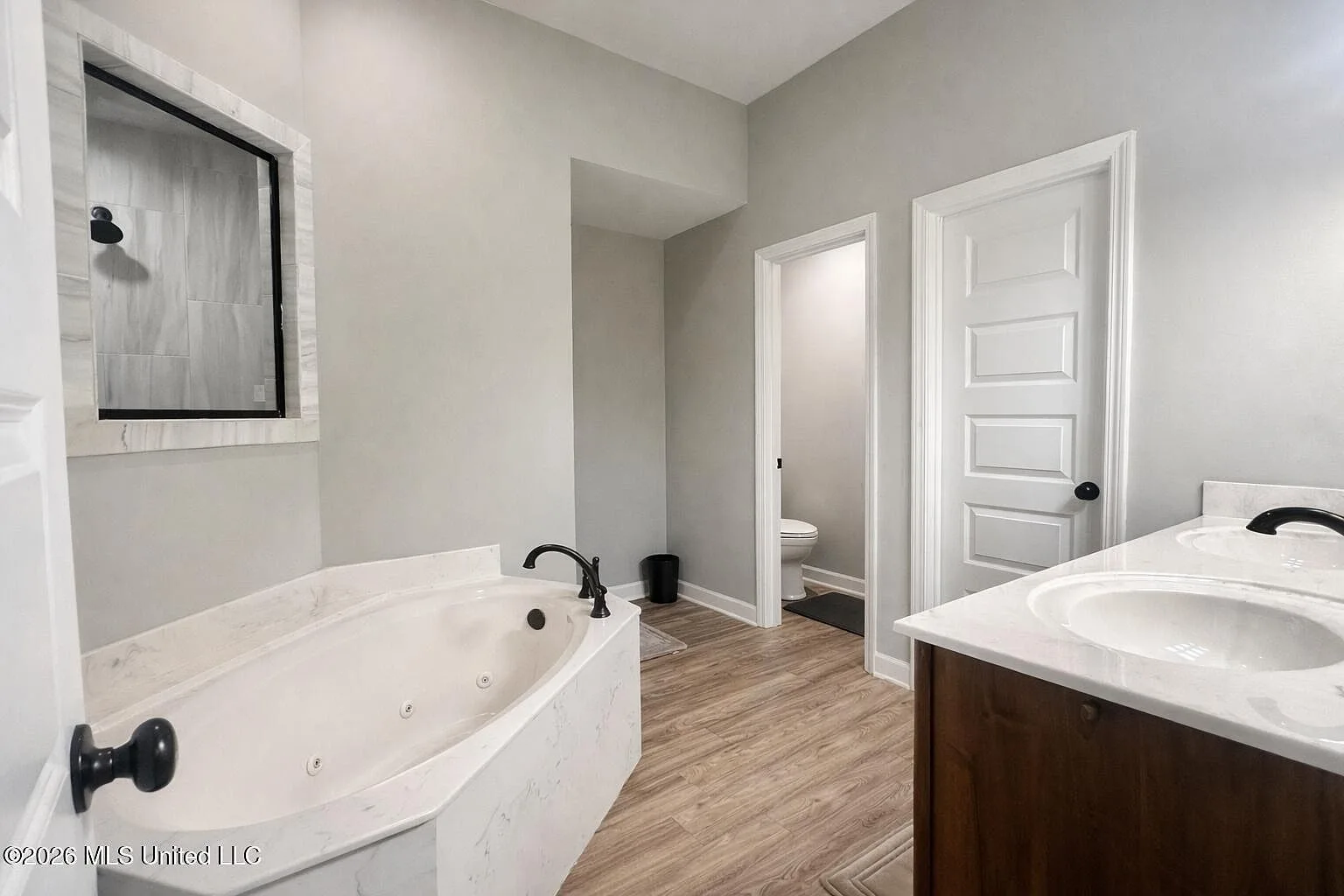 8642 Lois Ln, Southaven, MS 38672 — photo 8