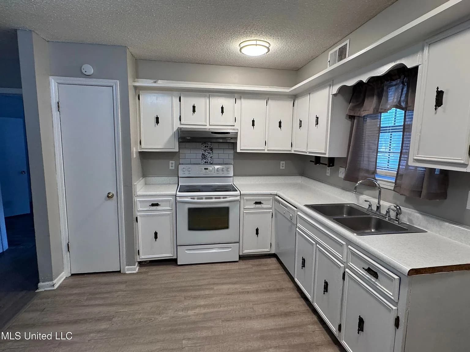 8355 Greenbrook Pkwy, Southaven, MS 38671 — photo 4