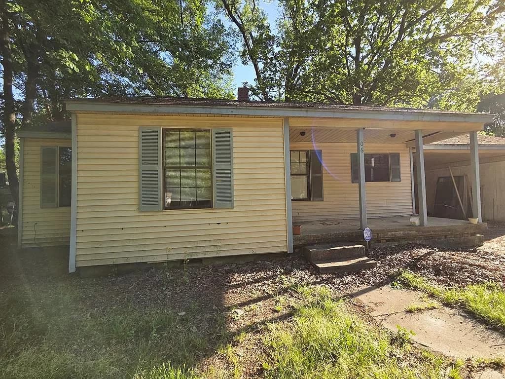 206 N Worthington Dr, West Memphis, AR 72301