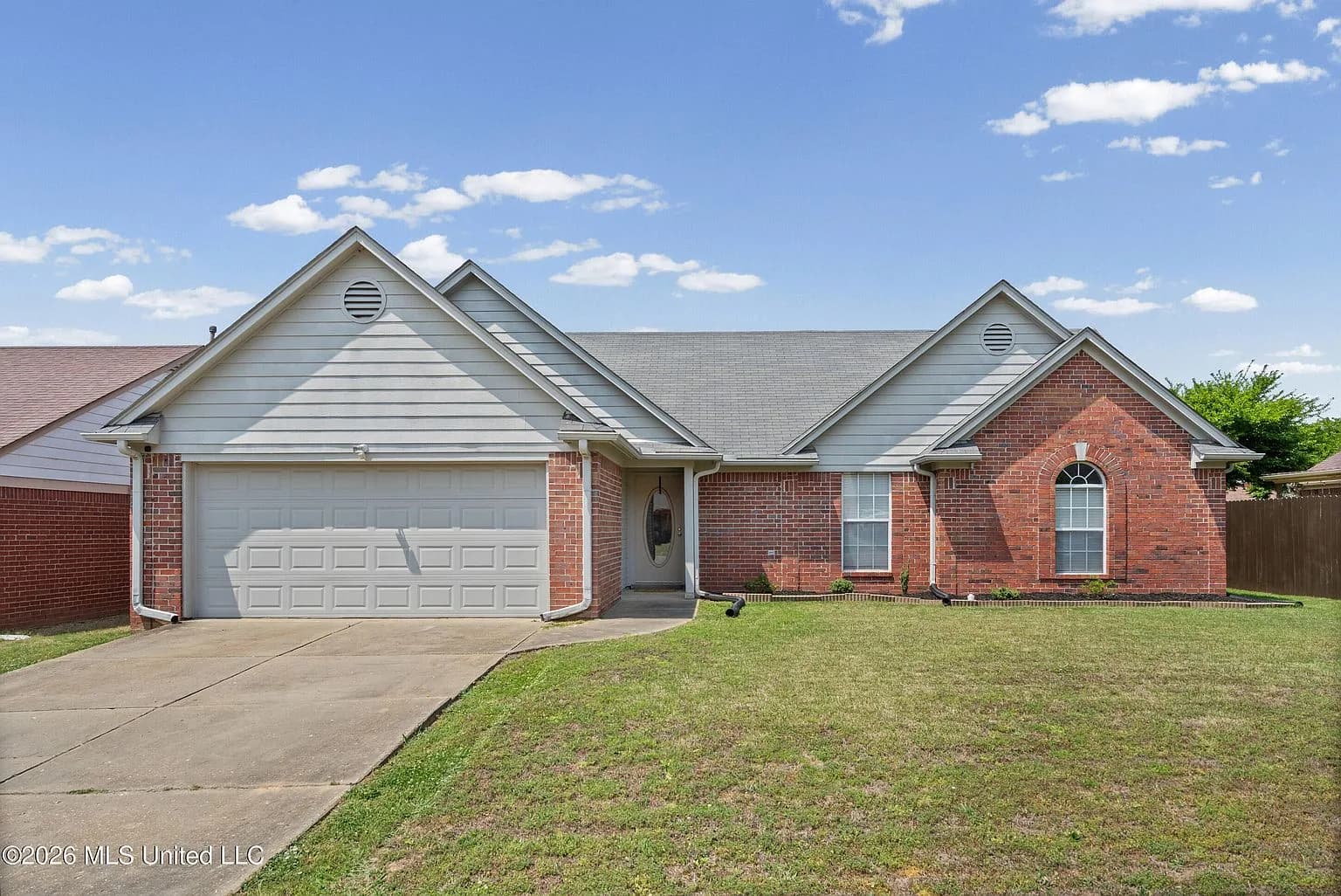 6365 Oak Leaf Dr, Olive Branch, MS 38654