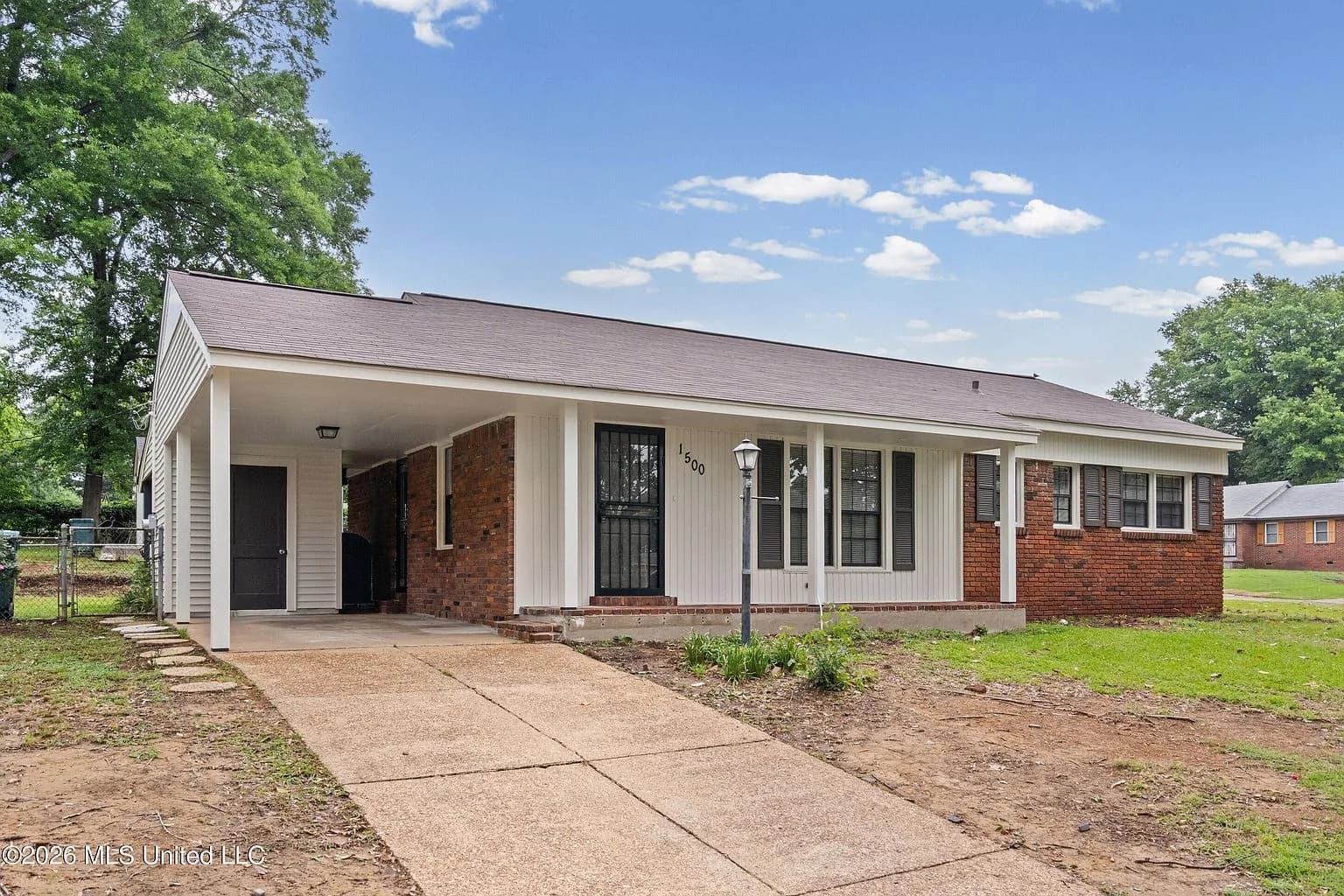 1500 Vicksburg Dr, Southaven, MS 38671